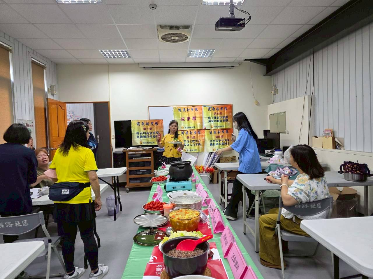 1150319西路里社區活動中心健康新煮張成果展照片1